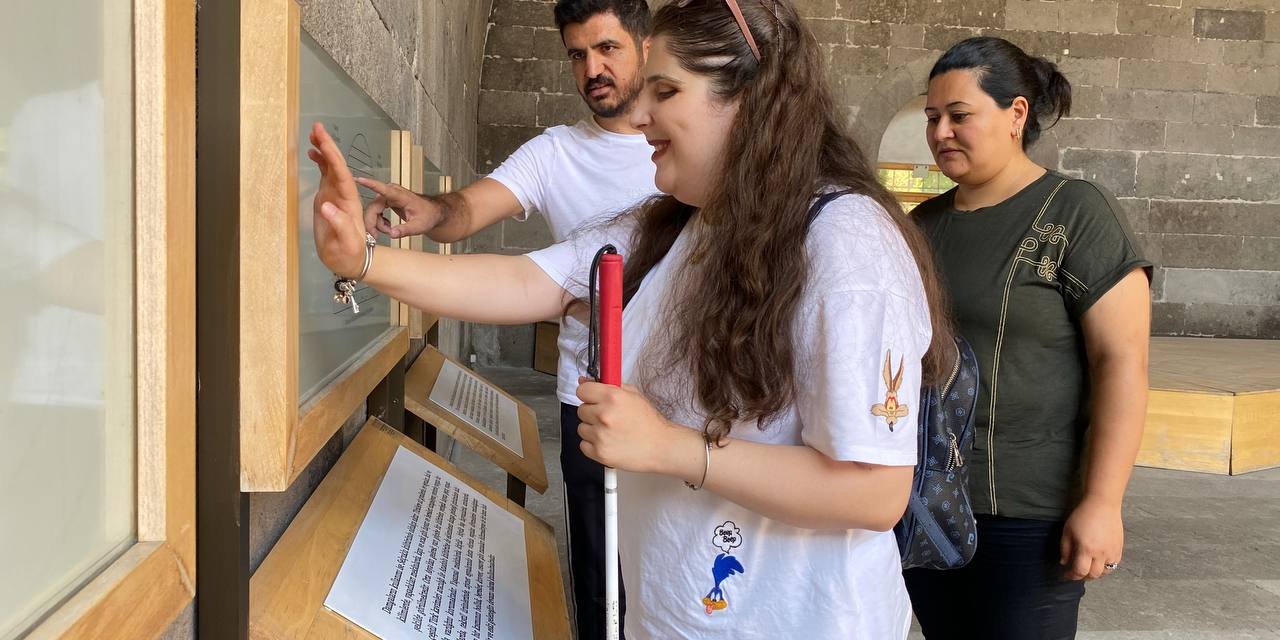 Görme Engelli Selin'in 'Müze Gezme' Hayali Gerçekleşti