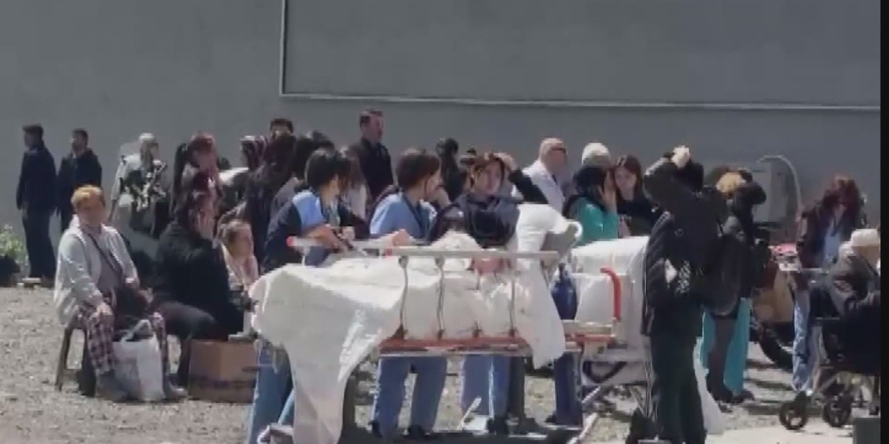 Avcılar'da hastanede yatan hastalar, bina kontrol edilirken arsaya taşındı