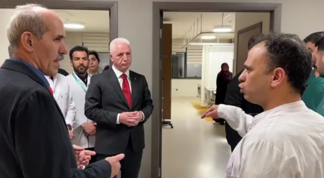 İstanbul Valisi Gül, depremde yaralananları hastanede ziyaret etti