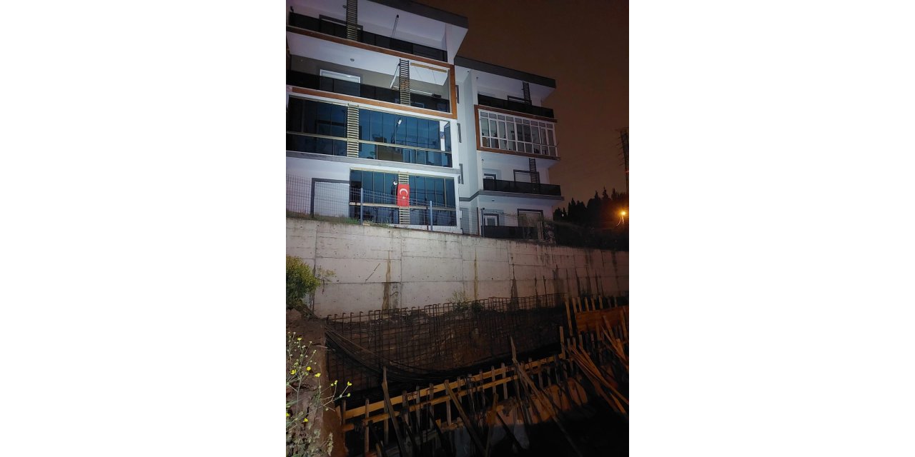 Sakarya'da çökme tehlikesi bulunan 4 katlı apartman tahliye edildi