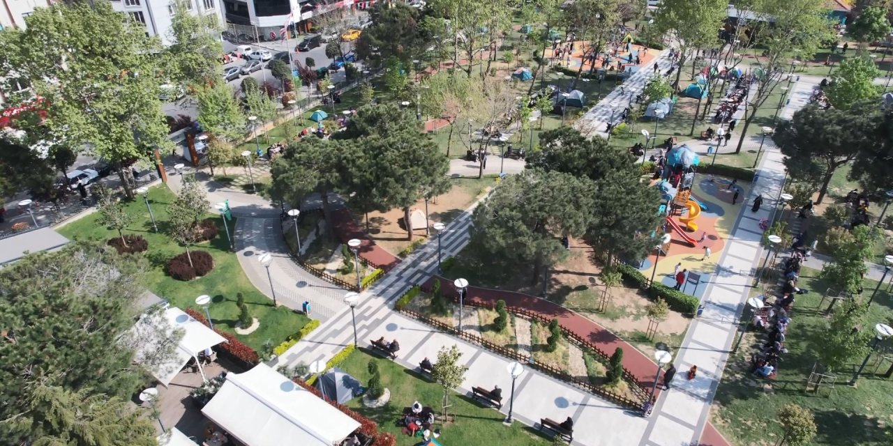 İstanbul - İstanbul’da evlerine girmekten çekinenler çadırlarda ve araçlarında kalmaya devam ediyor