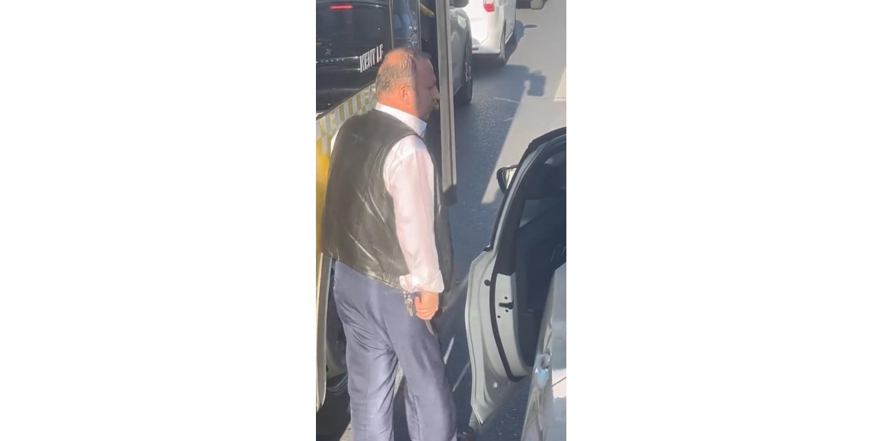 İstanbul- Şişli'de sürücüye bıçak çeken özel halk otobüsü şoförü kamerada