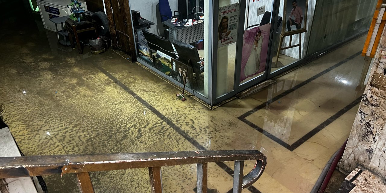 Diyarbakır'da Dolu Ve Sağanak Etkili Oldu (2)