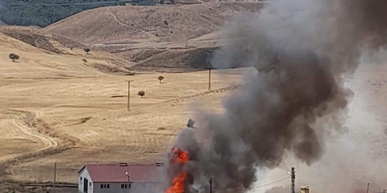 Bingöl'de Ahırda Çıkan Yangında 22 Küçükbaş Öldü