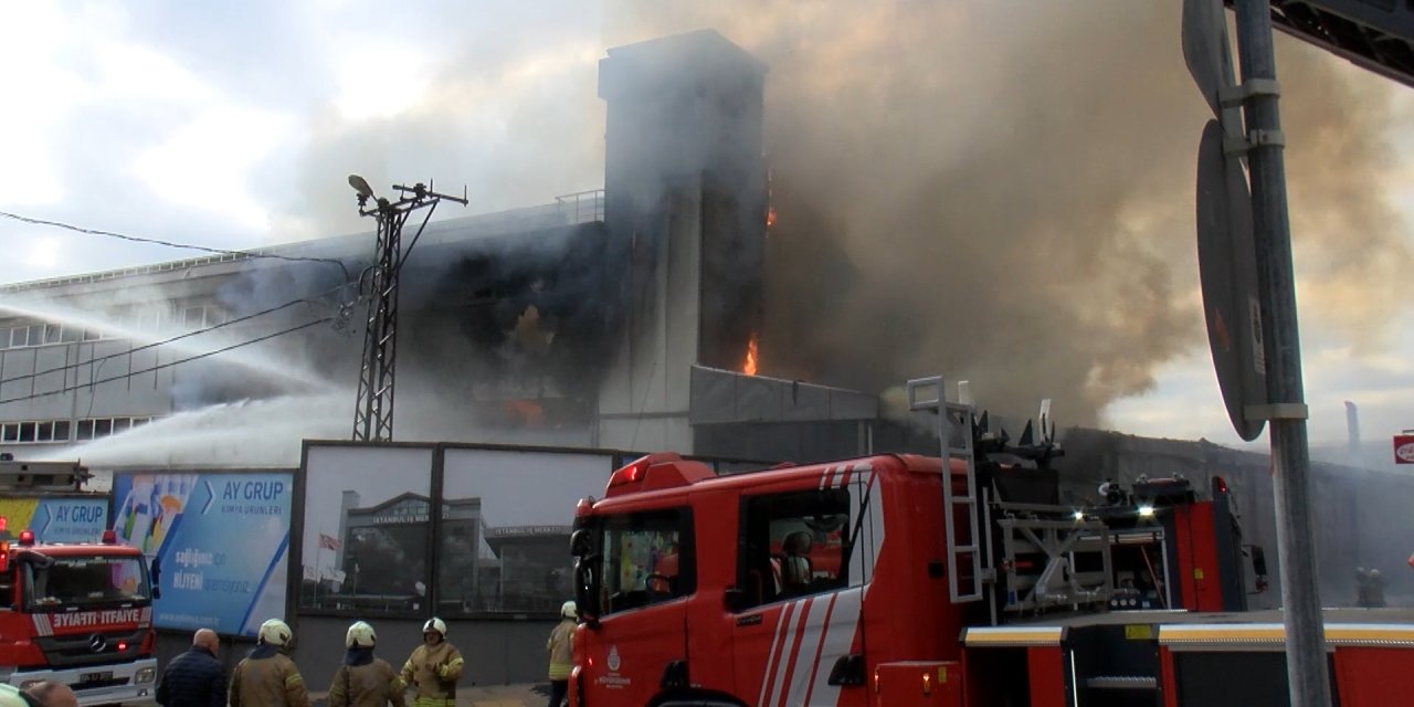 Sancaktepe'de iş merkezinde yangın
