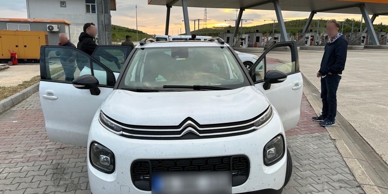 Kaçak göçmenleri İzmir'e götürmek isteyen yabancı uyruklu organizatör, Bursa'da yakalandı