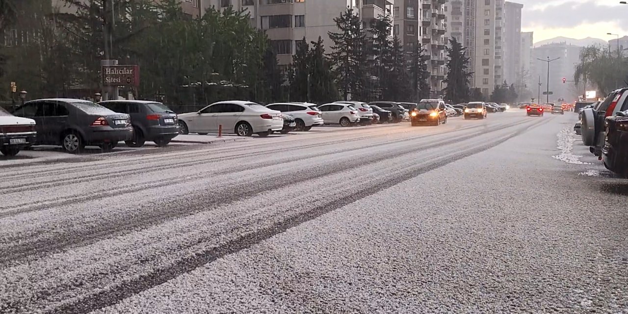 Kayseri'de Dolu Ve Sağanak Etkili Oldu