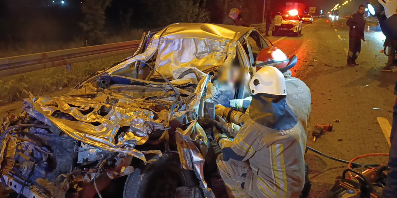 Bursa’da, çarptığı kamyonun altına giren otomobilin sürücüsü ağır yaralandı