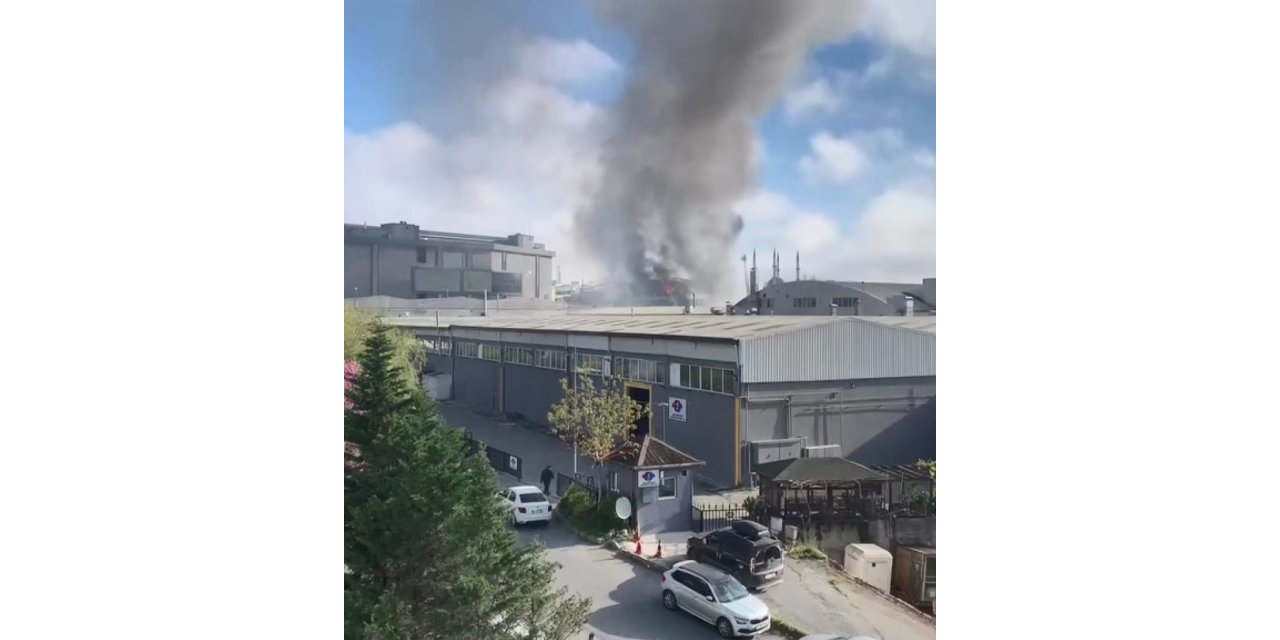 Esenyurt'ta 3 katlı tekstil fabrikasında yangın