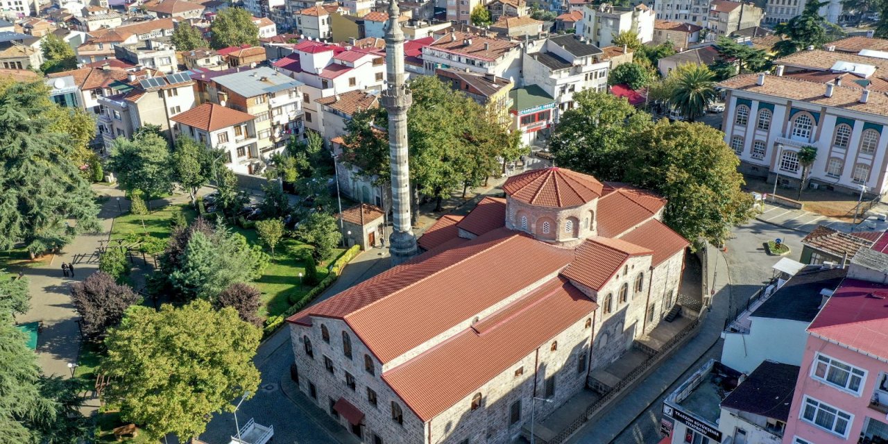 17 Asırlık Camide Tarihe Yolculuk