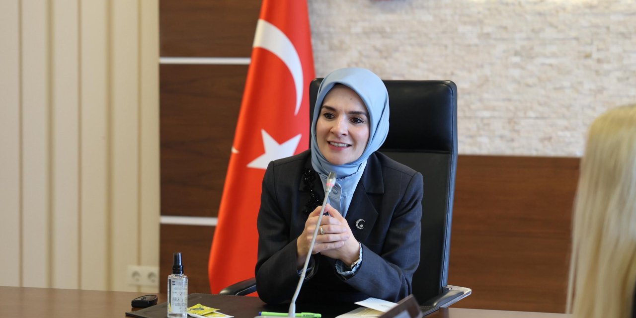 Bakan Göktaş'tan, Üniversite Öğrencilerinin 'Koruyucu Aile' Konulu Bitirme Projesine Destek