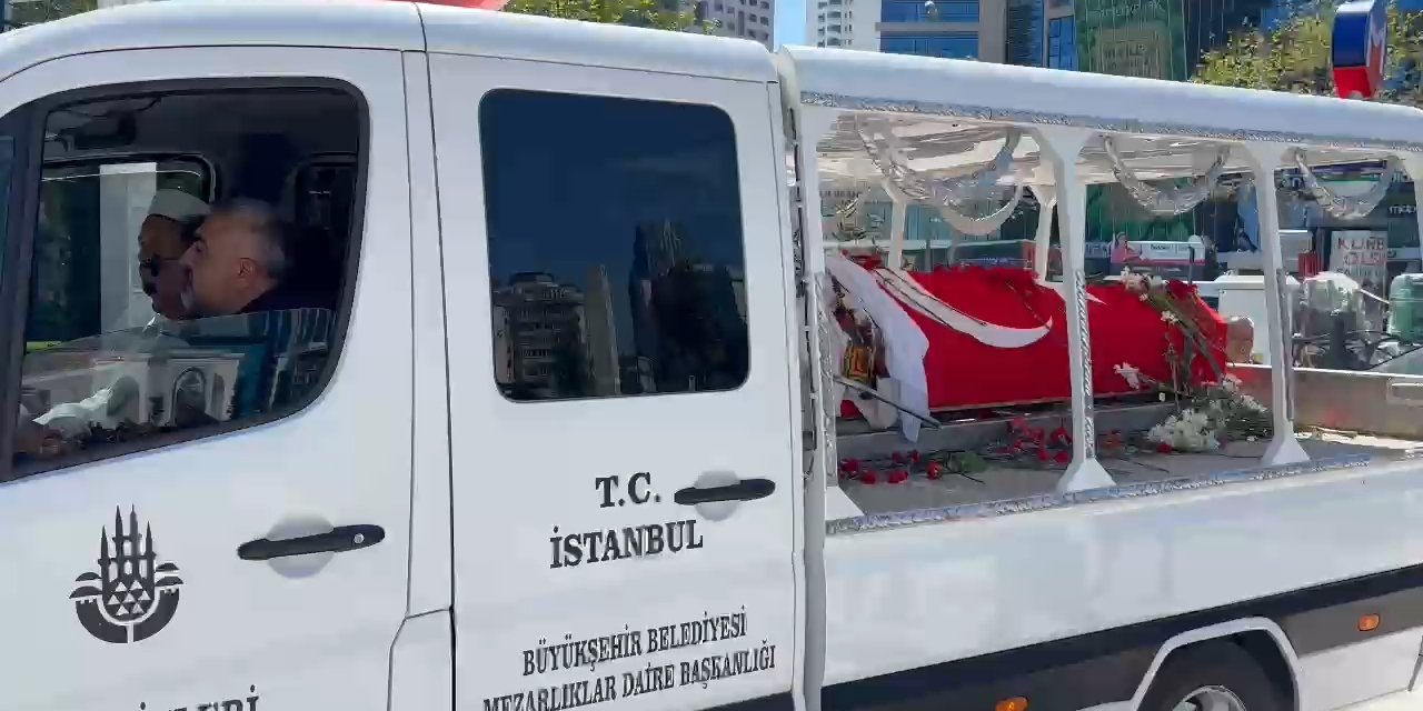 İstanbul - Sırrı Süreyya Önder son yolculuğuna uğurlanıyor - 3 / Ek görüntü