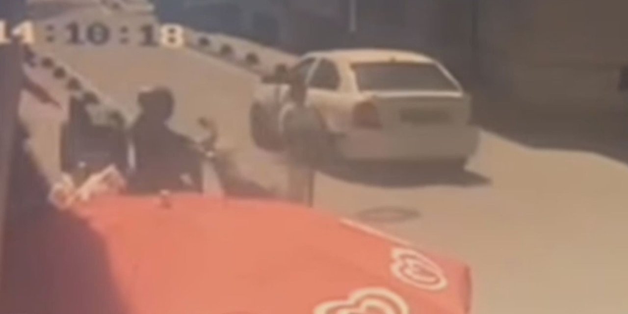 İstanbul - Silivri'de motorsiklet ile skuterin çarpıştığı kaza güvenlik kamerasında