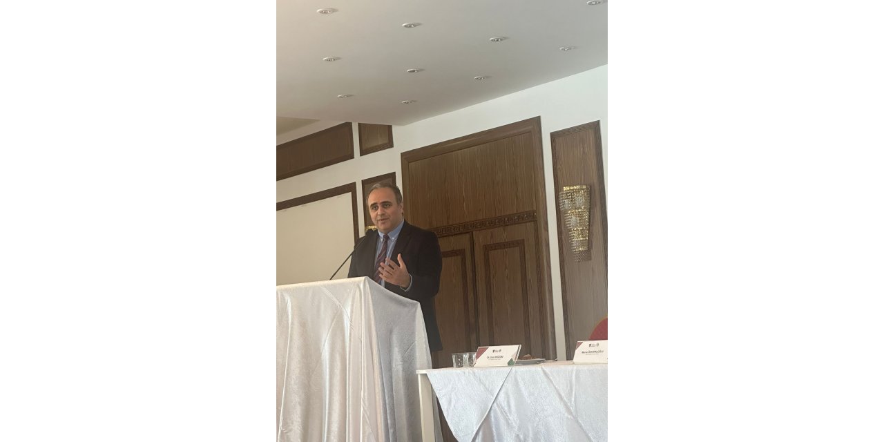 Ural Aküzüm, Futbolda Güvence Sistemi ve Kalite Yönetimi sempozyumunda konuştu