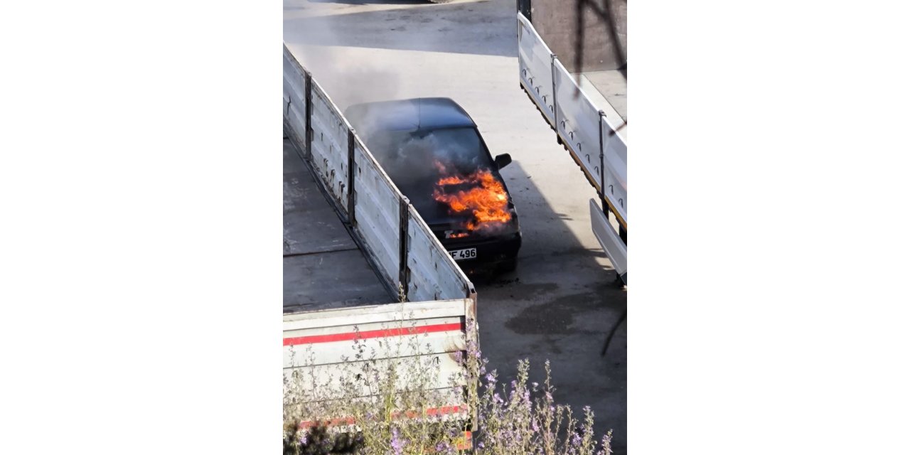 TIR garajında park halindeki otomobil yandı