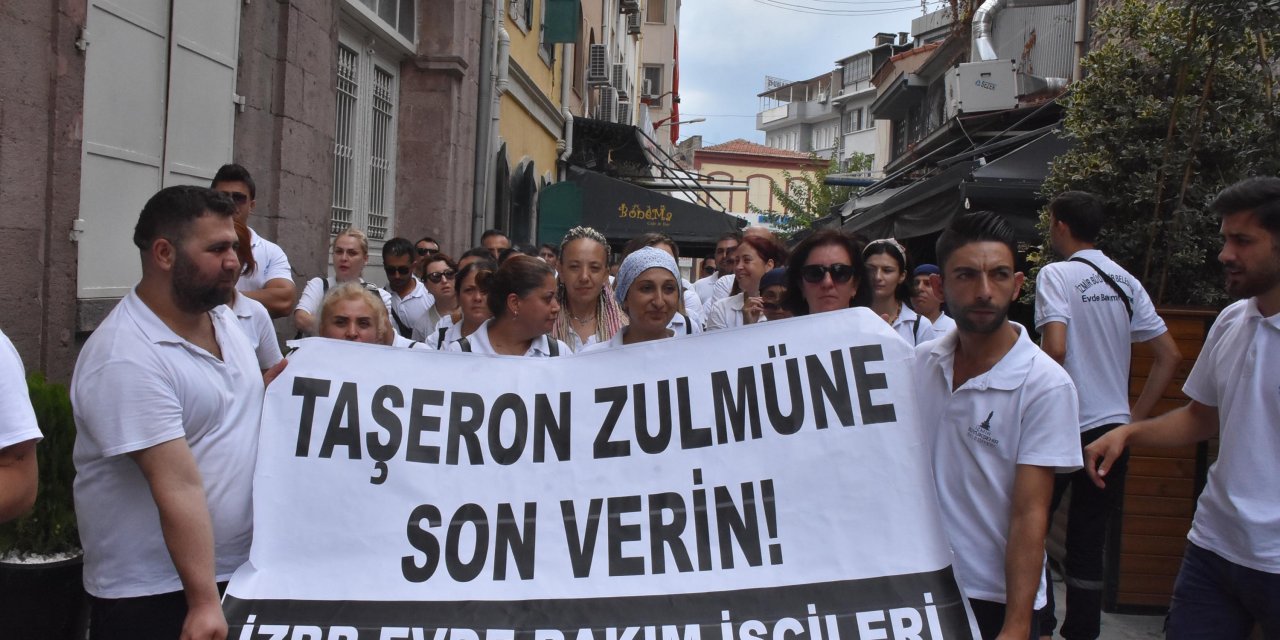 İzmir'de Belediye Önünde İşçilerden 'Kadro' Eylemi