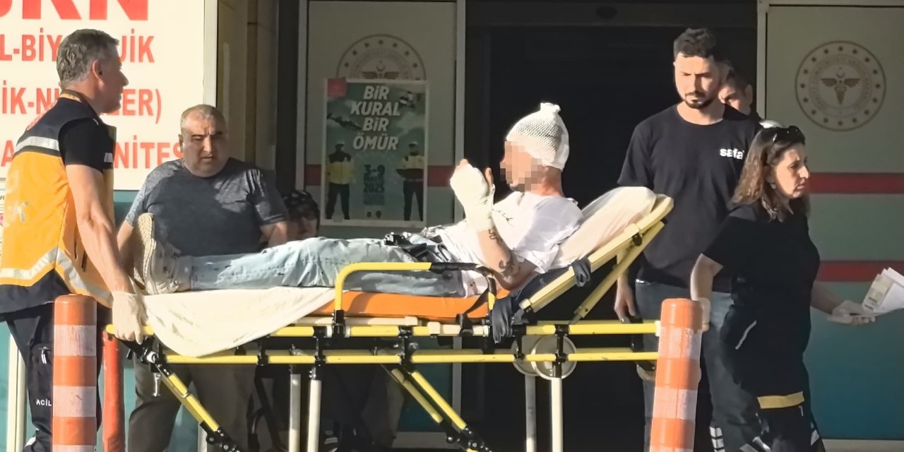 Sokakta 'laf atma' tartışmasında bıçakla yaralandı