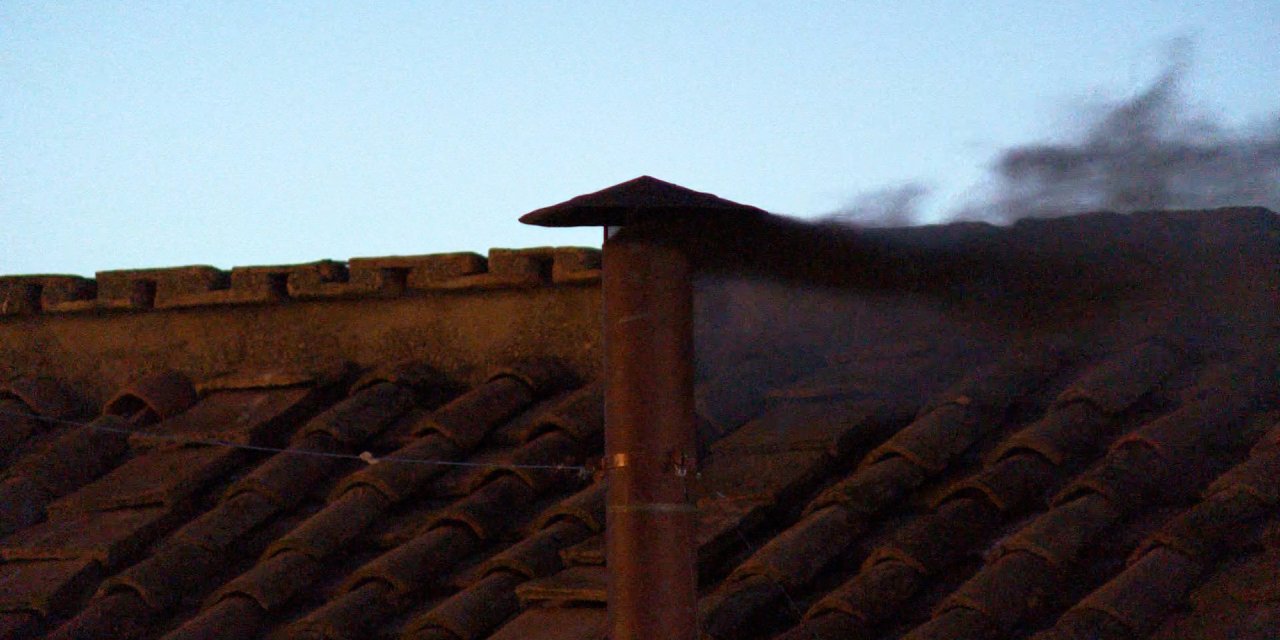 Siyah duman yükseldi: Papa ilk oylamada seçilemedi