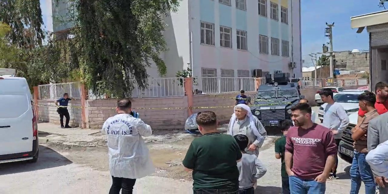 Okulun bahçesinde silahlı saldırıya uğrayan öğretmen öldü