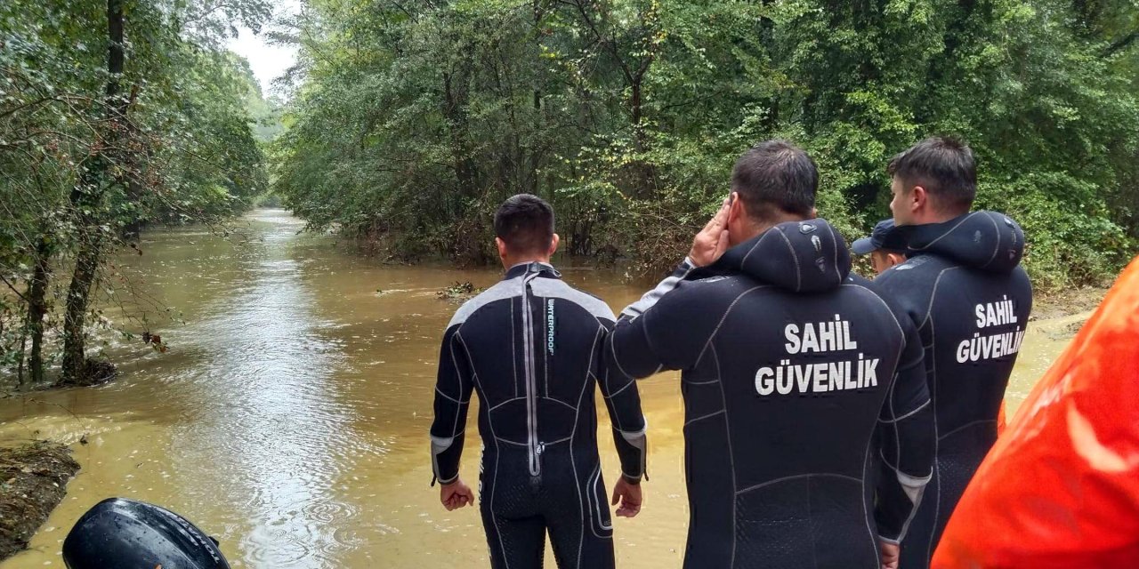 Kırklareli'de Kuvvetli Yağışta Dereler Taştı, Yollar Kapandı; 5 Kayıp (2)
