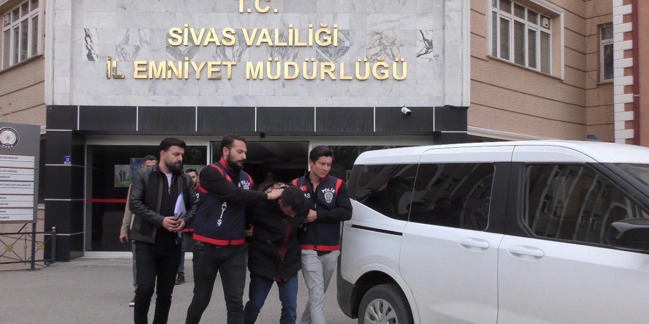 Boğazları kesilerek öldürülen kardeşler gözyaşlarıyla uğurlandı, şüpheli adliyede (3)