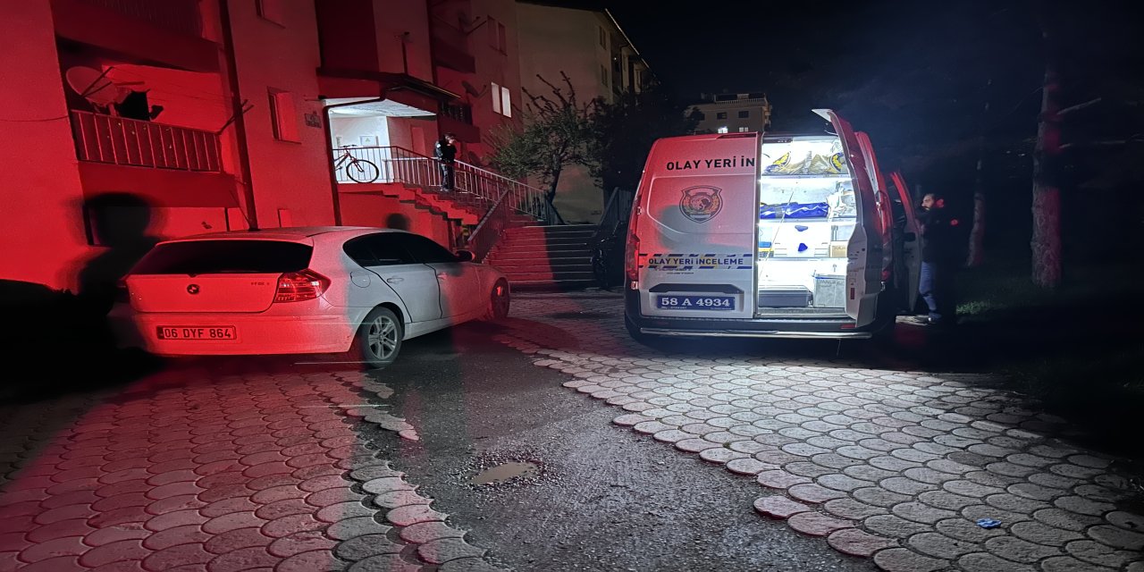 Pompalı tüfekle kız arkadaşını ve kendini yaraladı