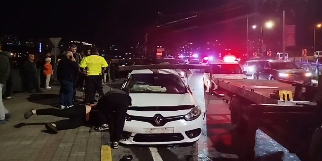 Kaldırımda yürürken otomobilin çarptığı yaya ağır yaralandı