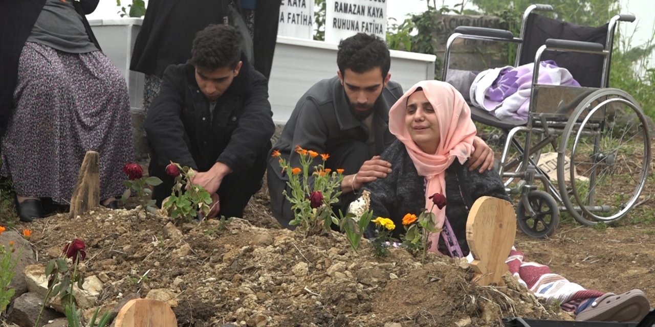 Heyelanda Hayatını Kaybeden Eşi Ve 2 Kızının Kabirlerini Ziyaret Edip, Gözyaşı Döktü