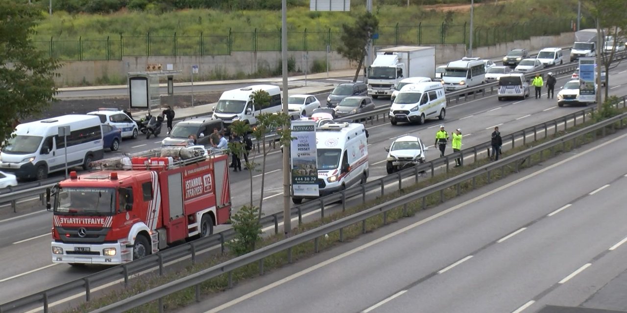 Tuzla’da bariyerlere çarpan otomobil takla atarak savruldu: 1 ölü 4 yaralı