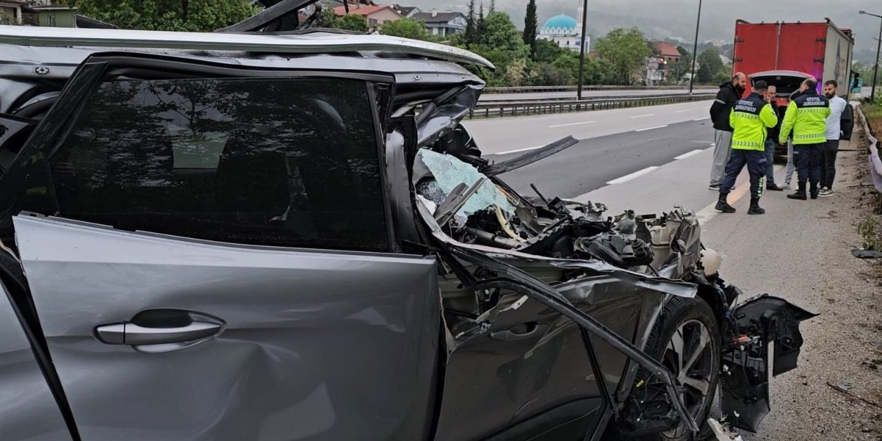 TIR'a arkadan çarpan cipin sürücüsü hafif yaralandı