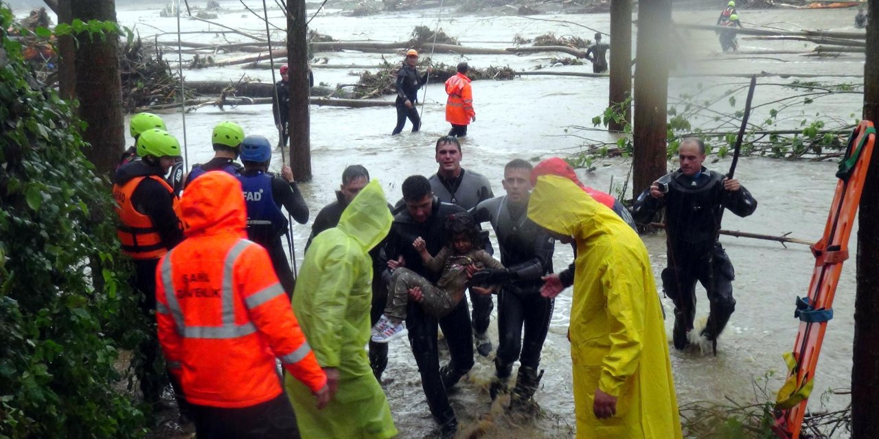 Kırklareli'de Kuvvetli Yağışta Dereler Taştı, Yollar Kapandı; 2 Ölü, 4 Kayıp (5)