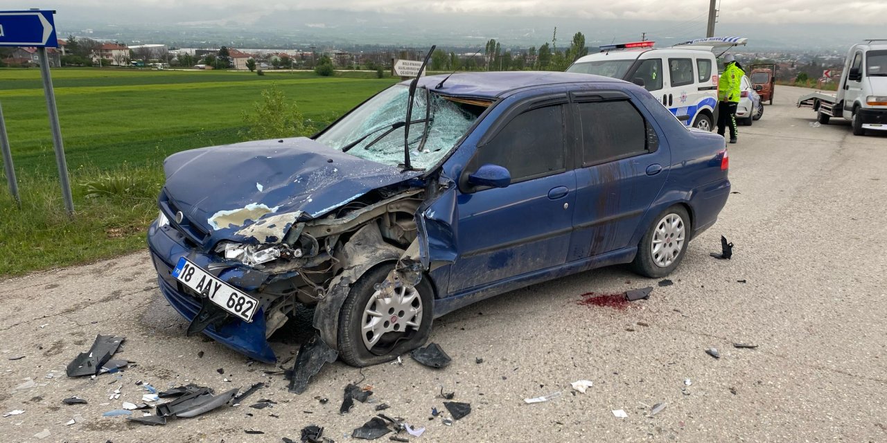 Otomobille motosiklet çarpıştı: 2’si ağır 6 yaralı