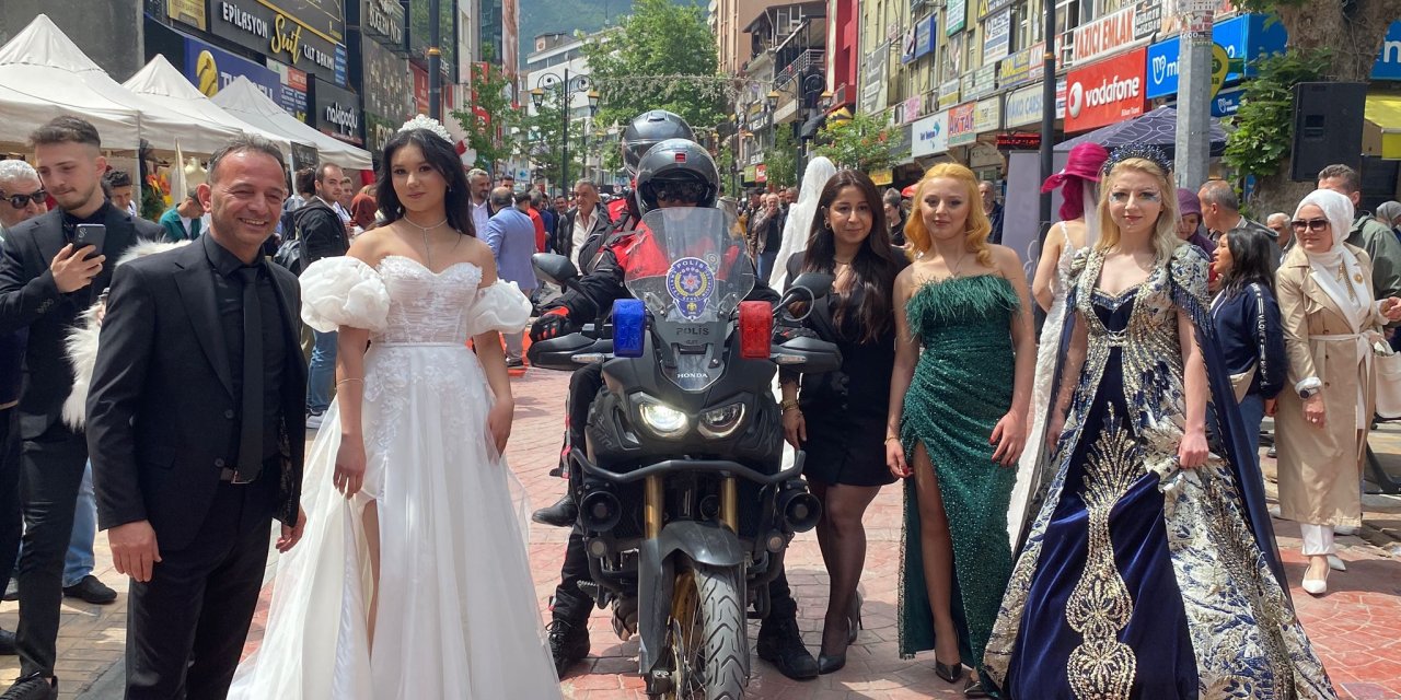 Berberler Ve Kuaförler Festivalinde Renkli Görüntüler Ortaya Çıktı