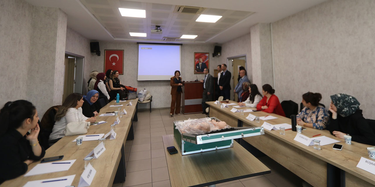 Rize’de “Doğum Hizmetlerinde Kaliteyi Artıracak Eğitim Programı” başladı