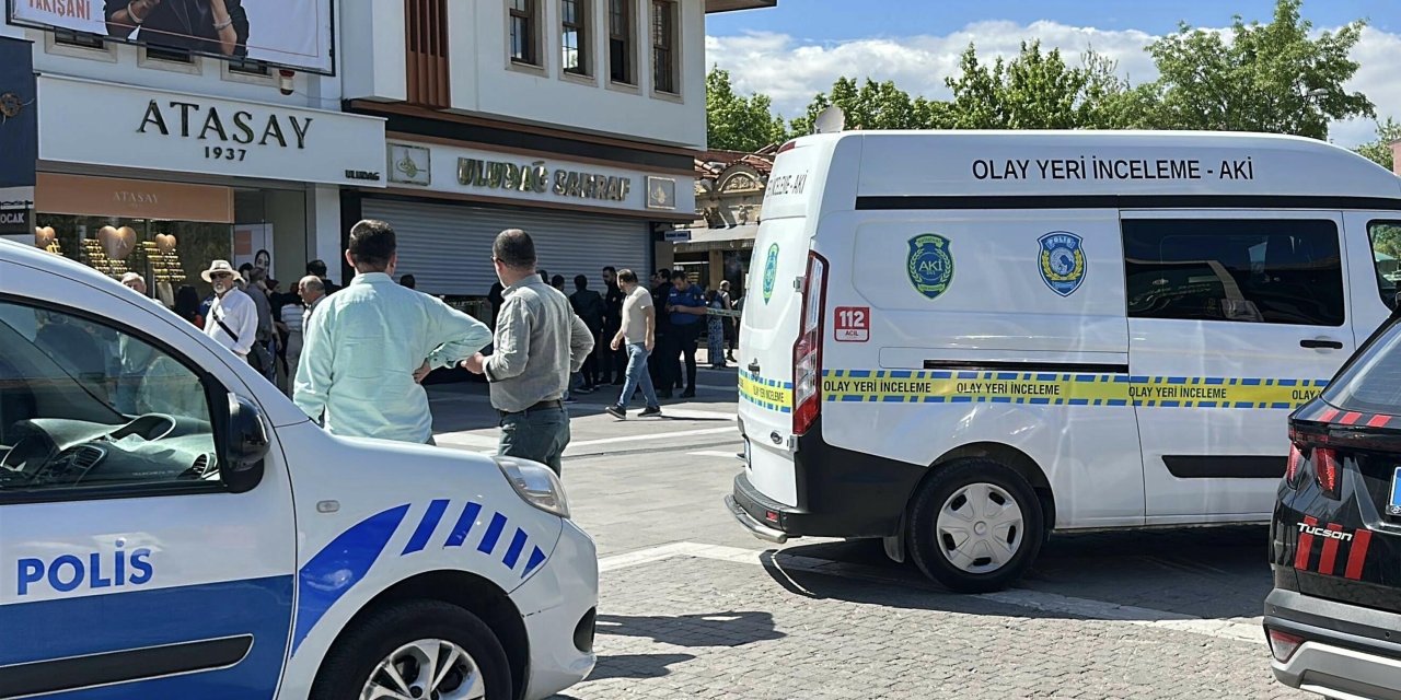 Uşak'ta kuyumcu dükkanına silahlı saldırı: 2 yaralı