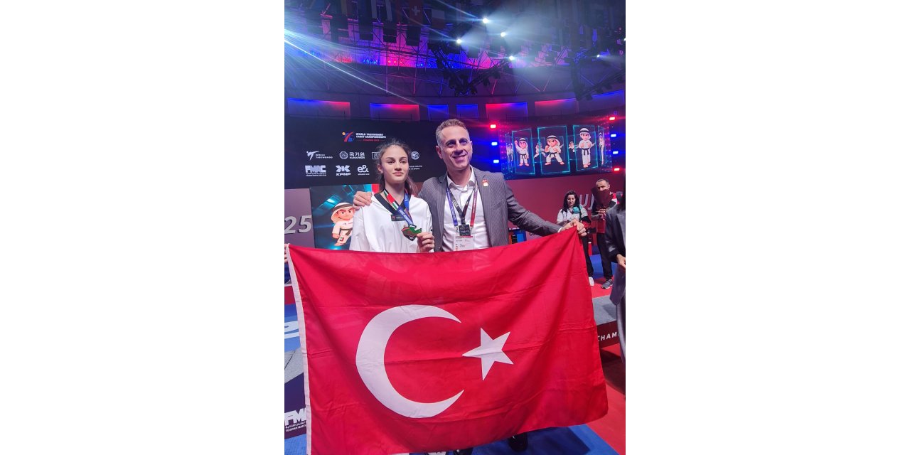 Sena Yılmaz, taekwondoda dünya şampiyonu oldu