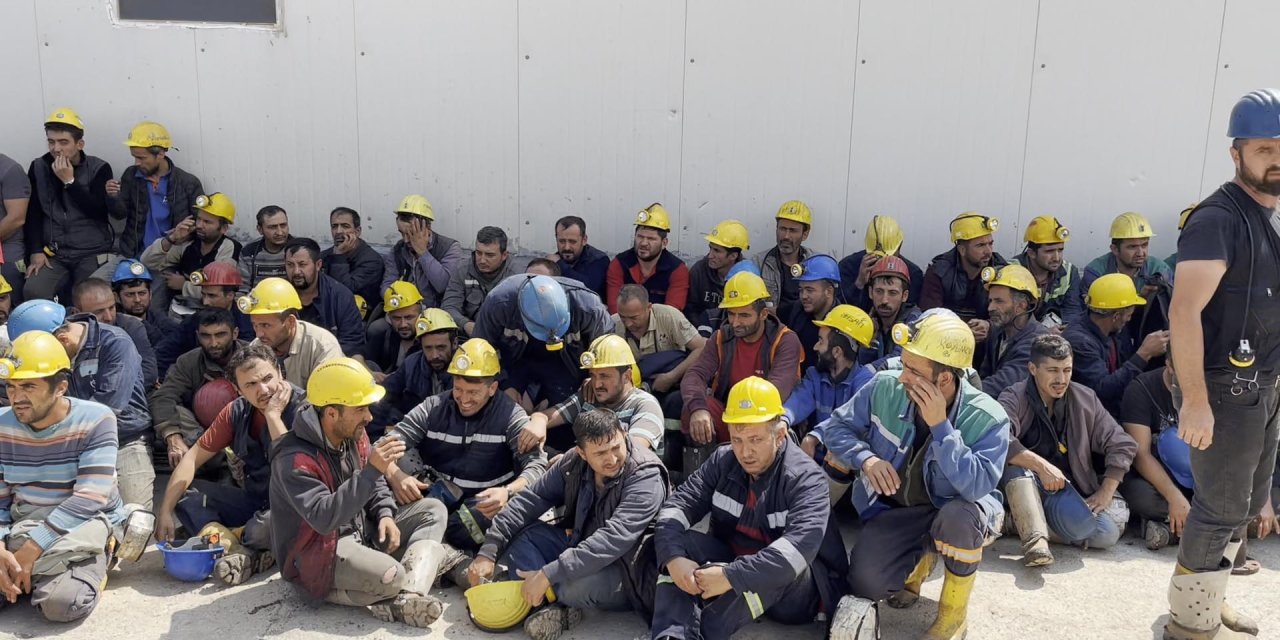 Eskişehir'de Kömür Madeni İşçileri, Açlık Grevini Bırakıp Oturma Eylemine Geçti