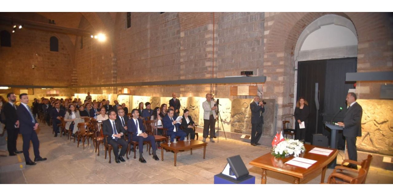 Moche kültürüne ait tarihi kolye, Peru'ya iade edildi