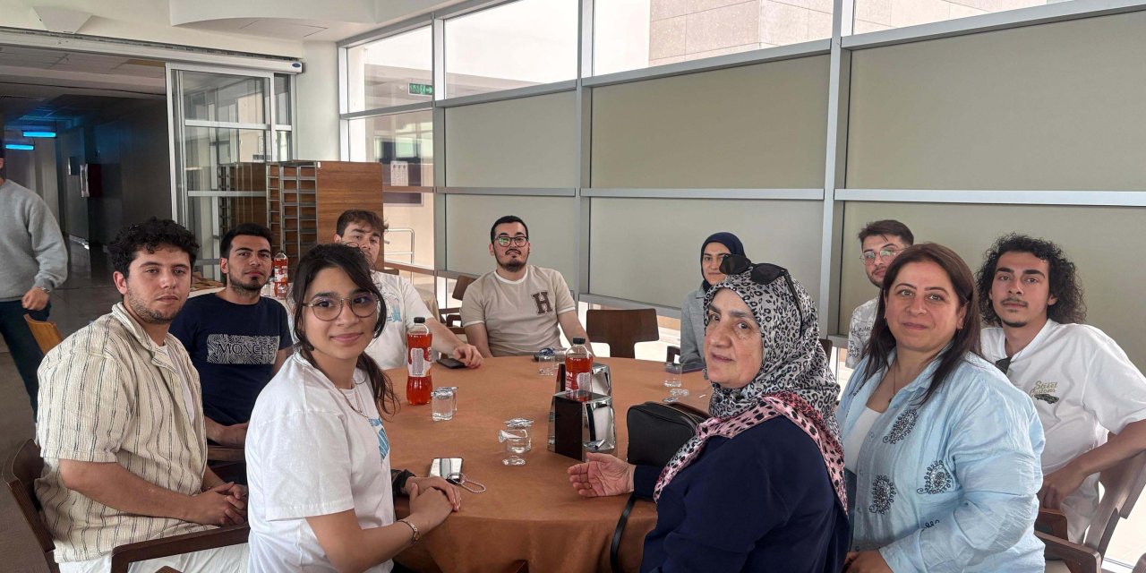 'Anneden Evlada Bir Dokunuş' Projesiyle Gurbet Ve Evlat Hasretini Bir Sofrada Dindirdiler