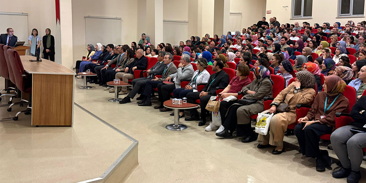 Recep Tayyip Erdoğan Üniversitesi Eğitim ve Araştırma Hastanesi’nde Sekreterlerle “Değerlendirme Toplantısı” Düzenlendi