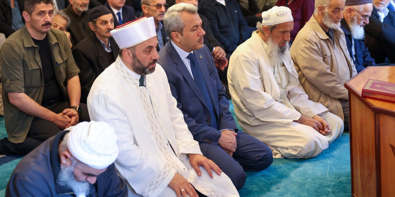 Rize’de 2025 yılı yaş çay sezonu dualarla açıldı