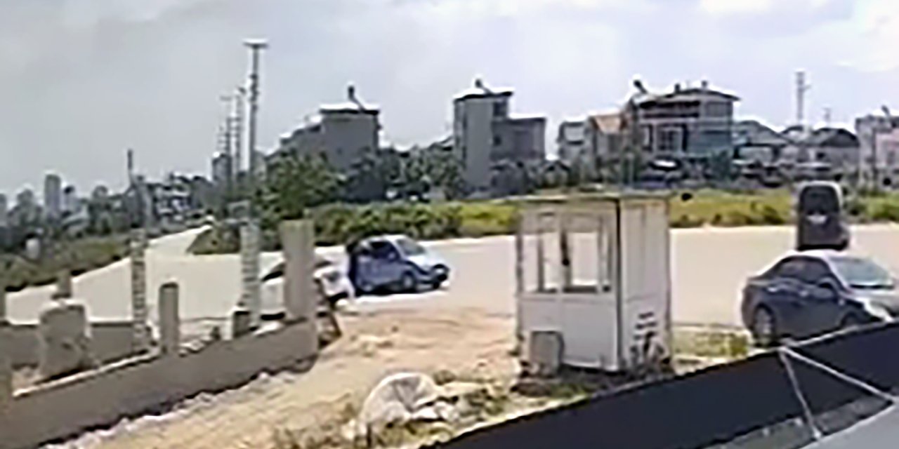 Park halindeki otomobillerden 450 bin lira ve 1000 avro çaldılar