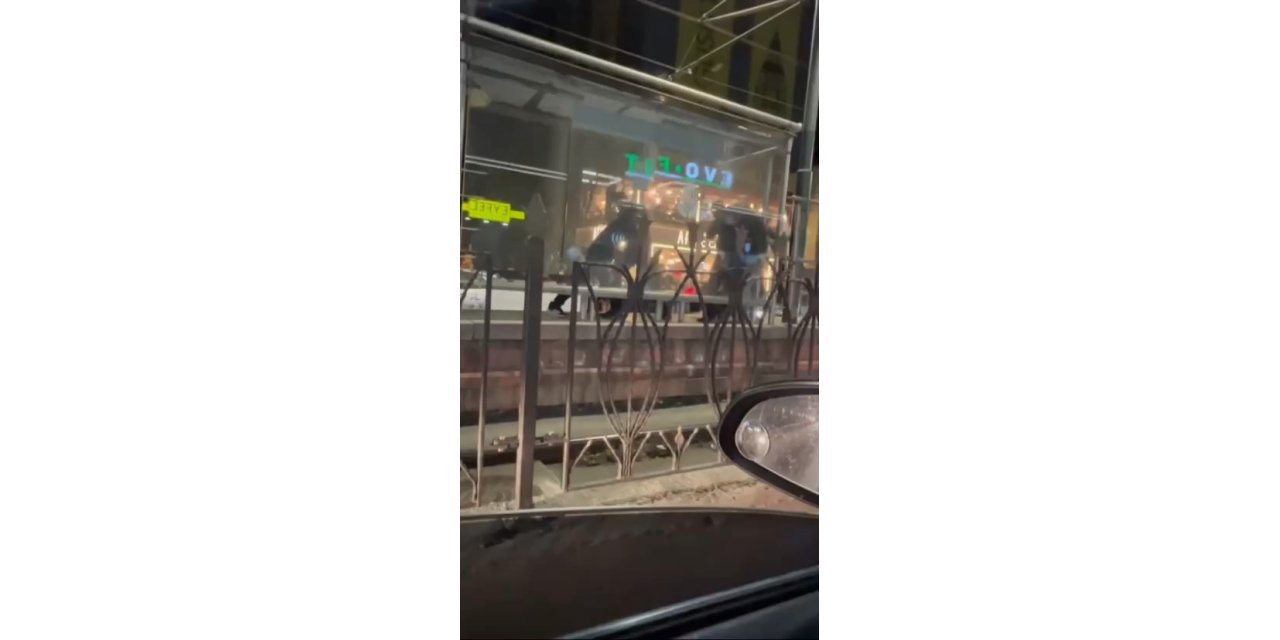 İstanbul - Sultangazi'de tramvay durağında taciz şüphelisi darbedildi
