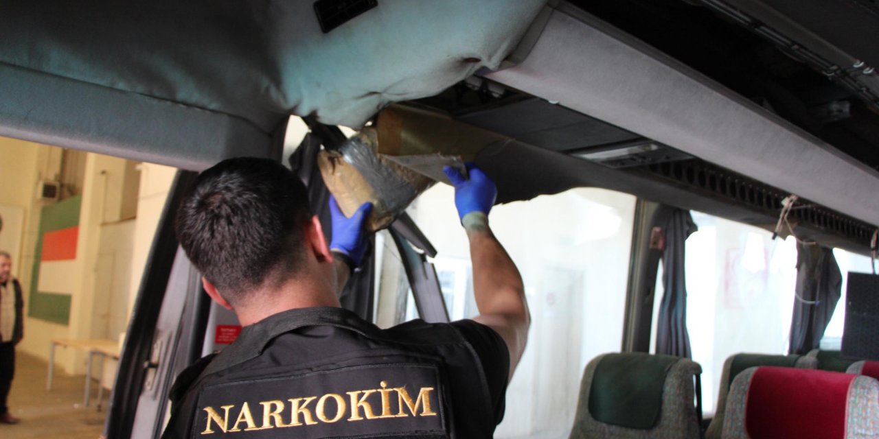 Kapukule'de otobüsteki 77 kilo uyuşturucu hapı Neptun buldu