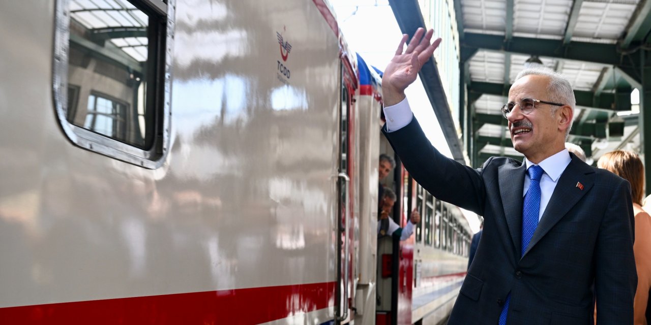 Bakan Uralolğu: Uluslararası 2 Turistik Tren, İstanbul'a Geliyor