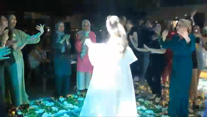 Kına eğlencesinde gelin ile 2 kişiyi yaralayan disko topunun düştüğü anlar kamerada