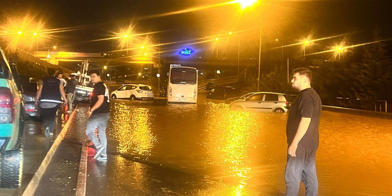 İstanbul'u Sel Vurdu: 1 Ölü