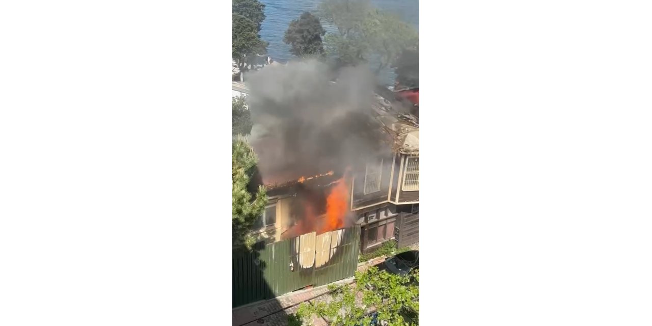 İstanbul-Sarıyer'de ahşap binada çıkan yangın söndürüldü
