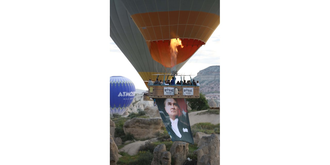 Kapadokya'da Balonlar, 19 Mayıs'ta Türk Bayrakları Ve Atatürk Posterleriyle Havalandı