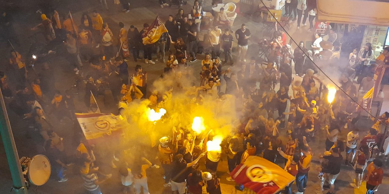 Galatasaray’ın şampiyonluğu Kuşadası’nda coşkuyla kutlandı